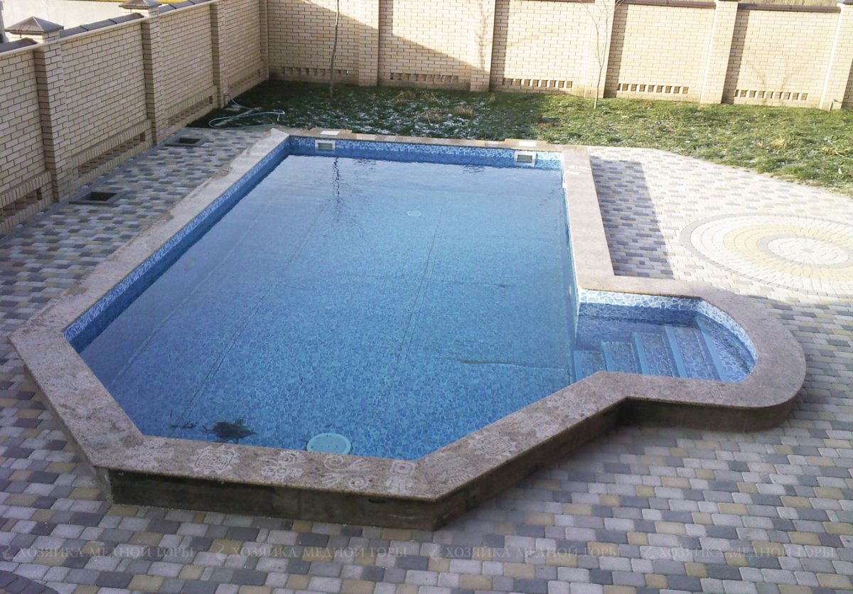 Бассейн из натурального камня