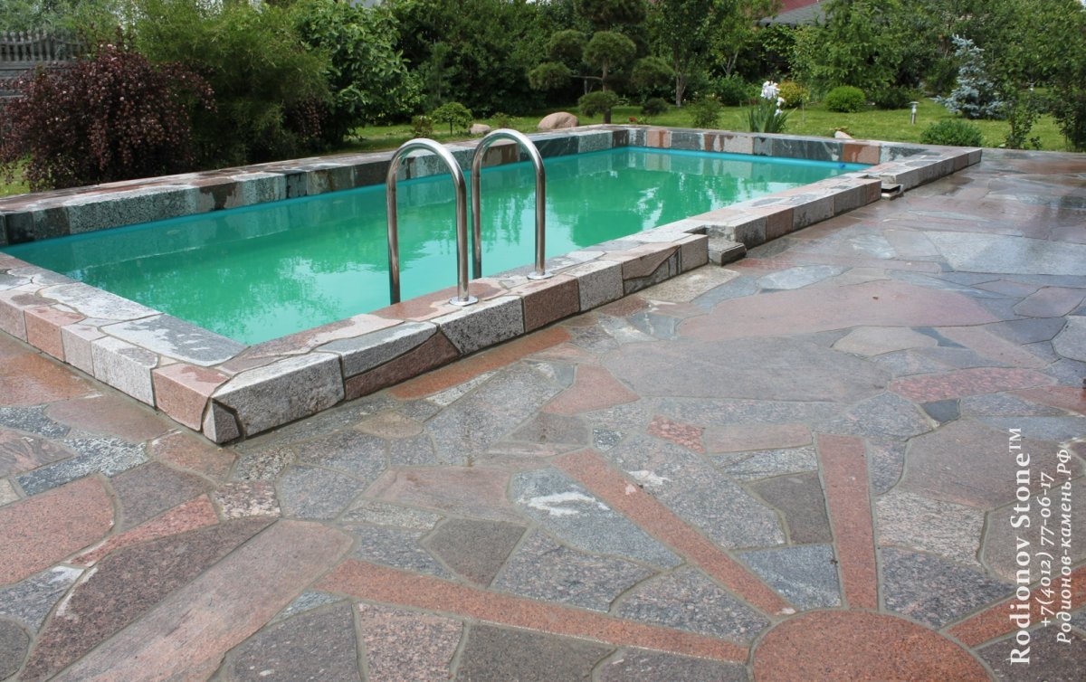 Камень вокруг бассейна