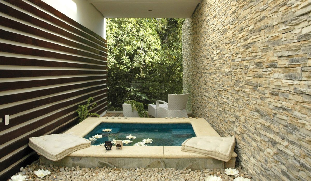 Бассейн из натурального камня