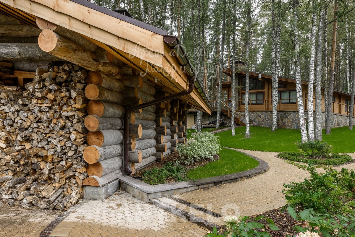 Амбарная доска в интерьере лофт