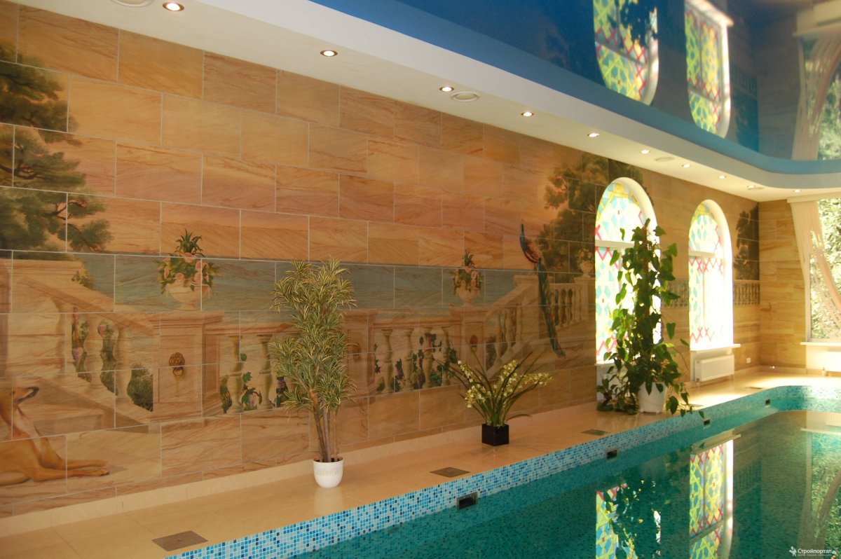 Спа зона с бассейном в частном доме