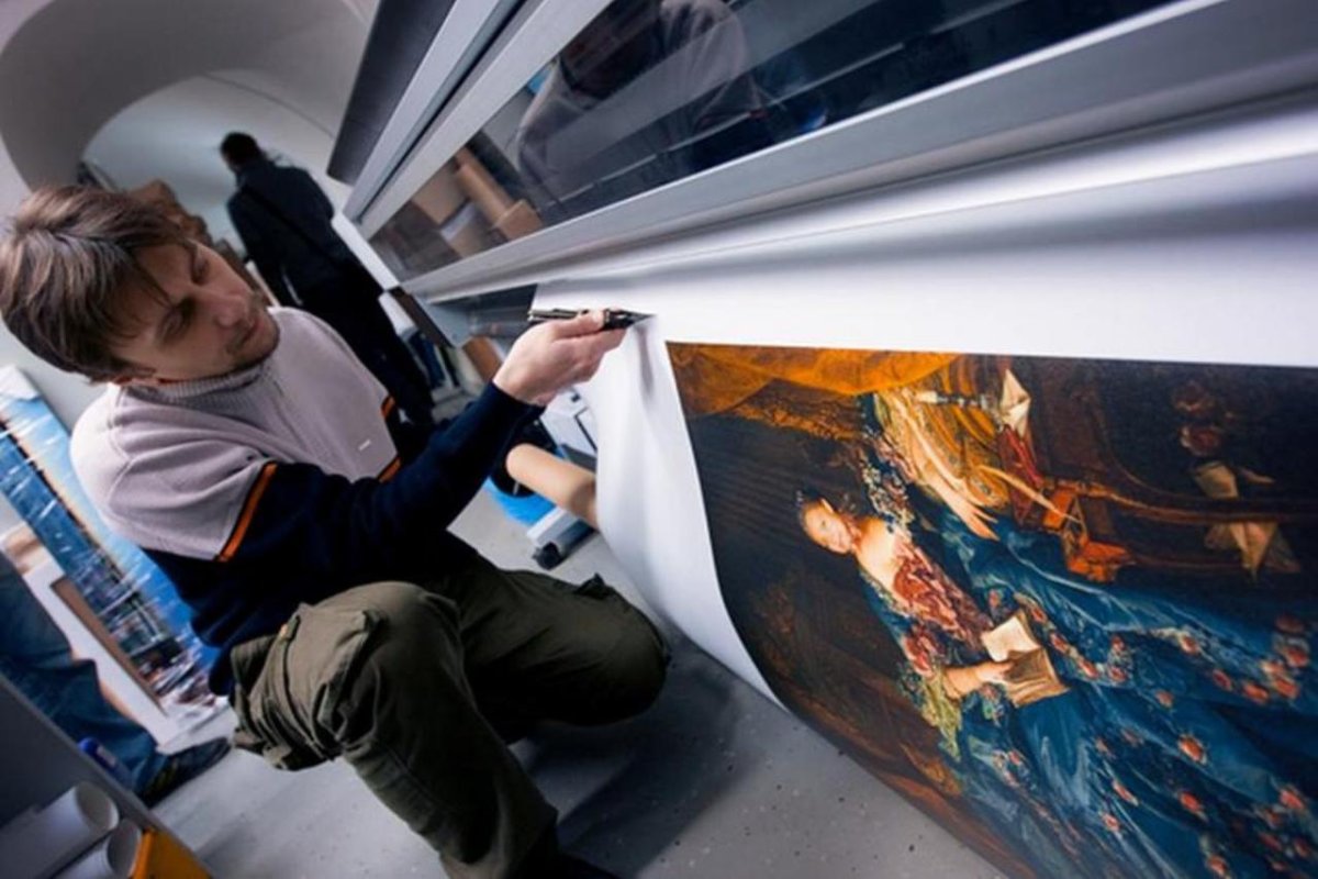 Широкоформатная печать на холсте реклама