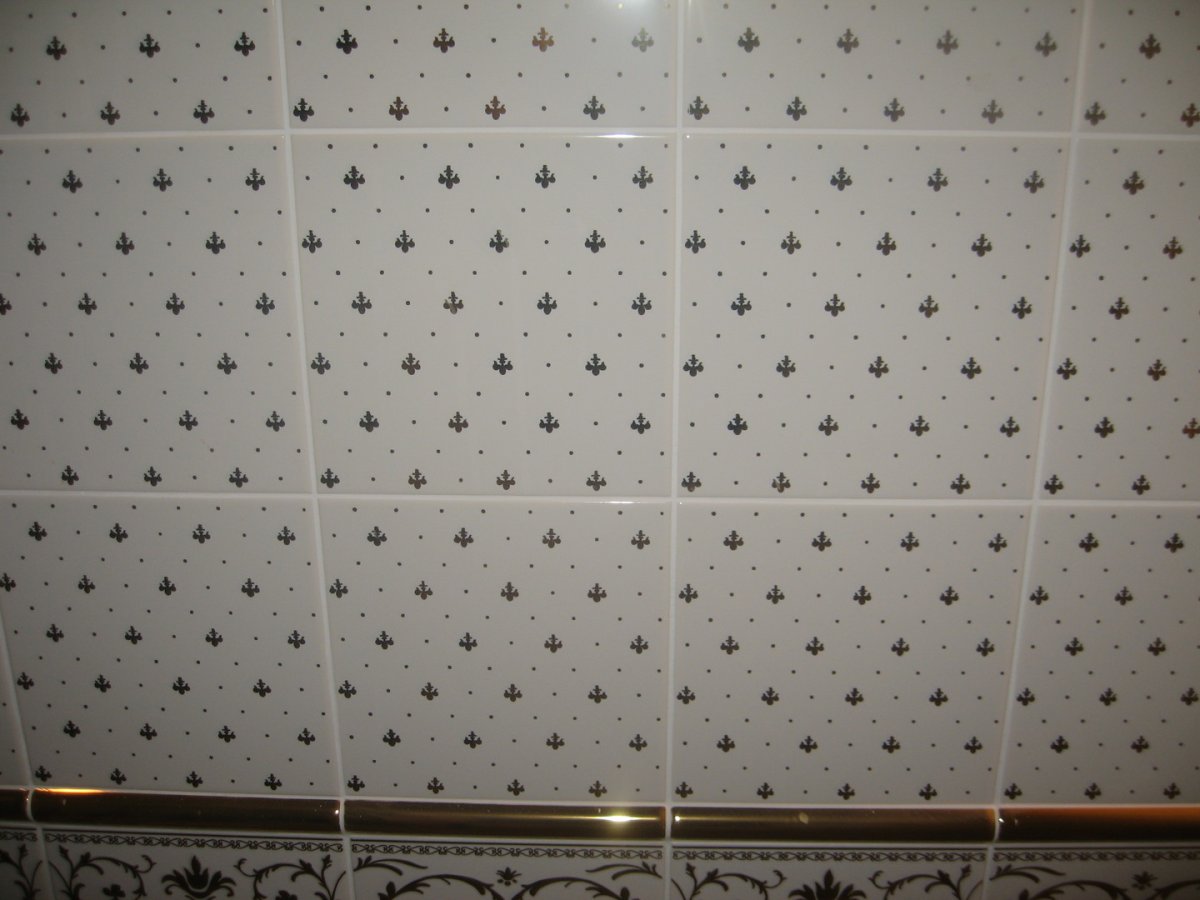 Затирка швов на черной плитке