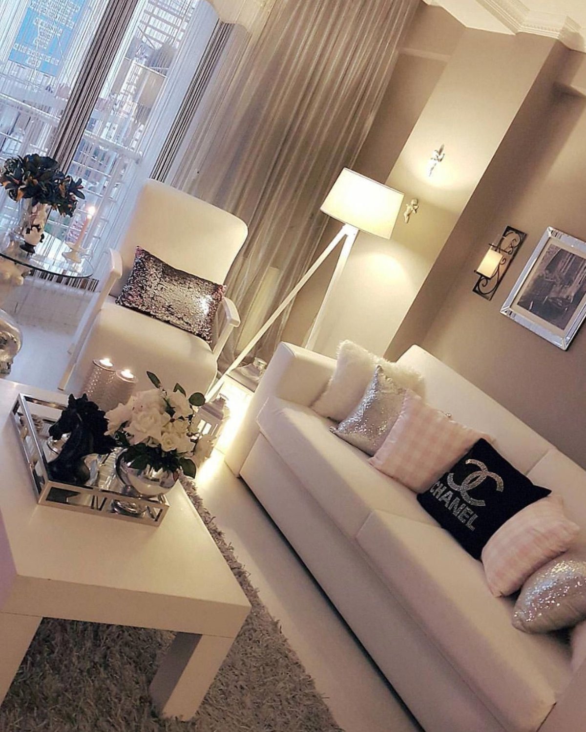 Гостиная в серо белом цвете