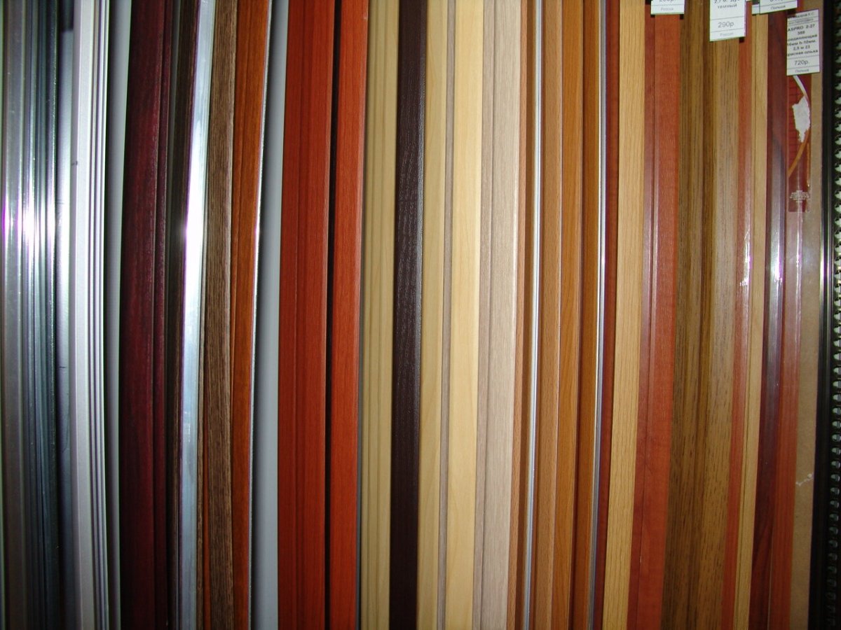 Облеевание старых неровных дверей самоклеещей пленкой