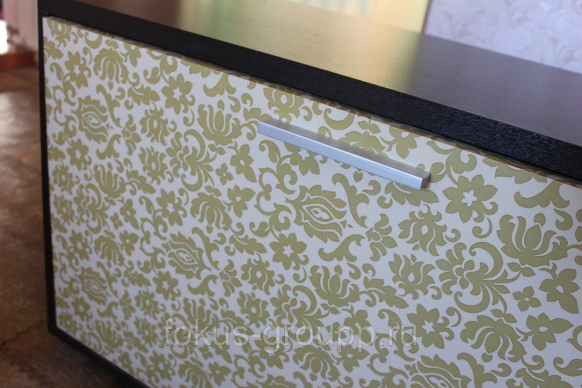 Оклейка стен самоклеющейся пленкой