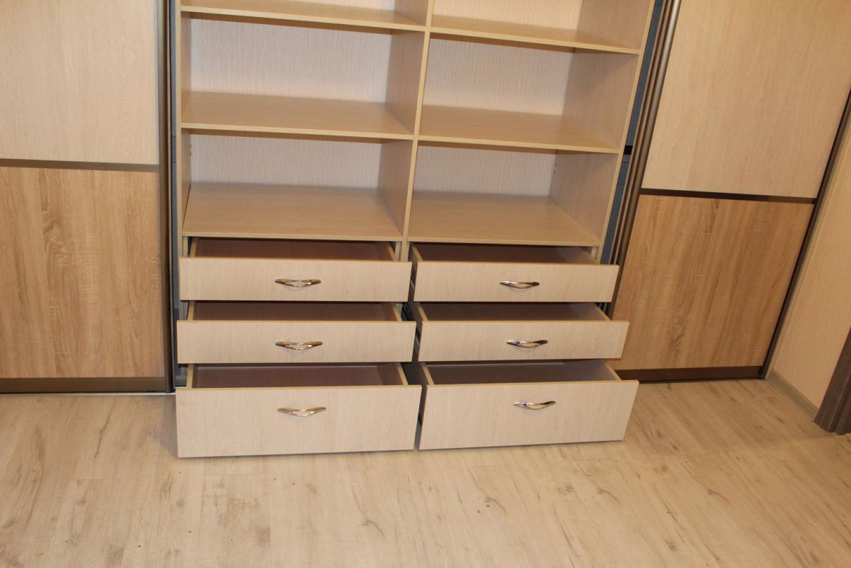 Шкаф купе Мартин 2400 выкатные ящики