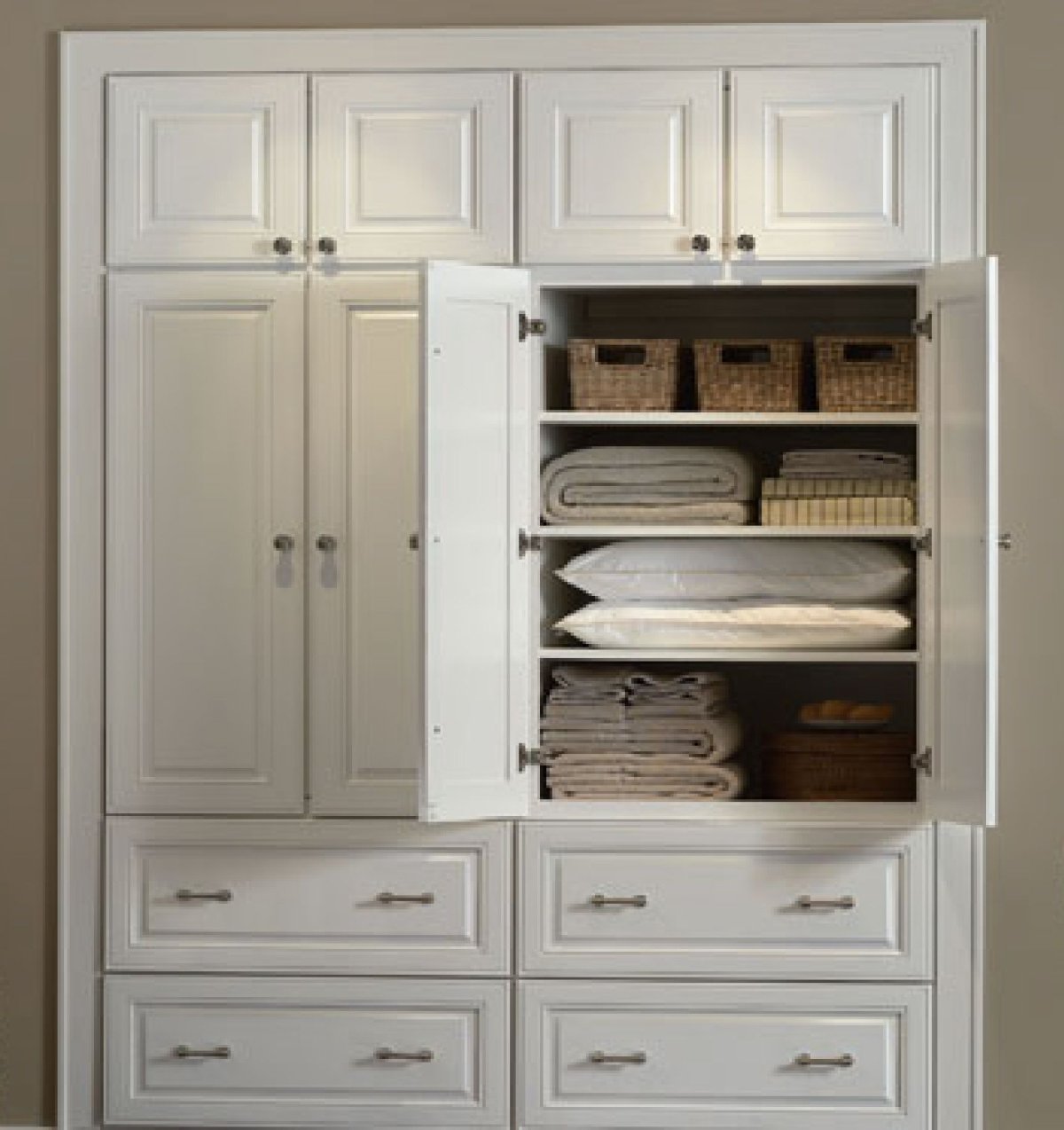 Встроенный шкаф с комодом