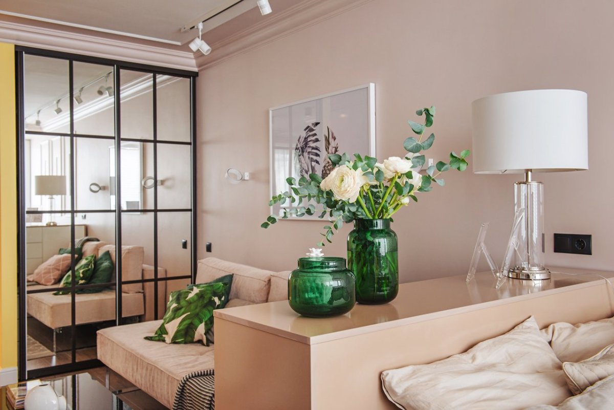 Стеллаж-перегородка для зонирования комнаты