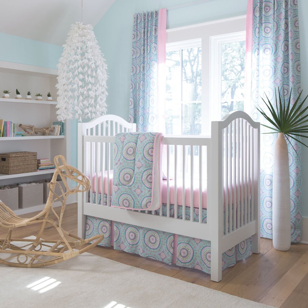 Украсить детскую кроватку