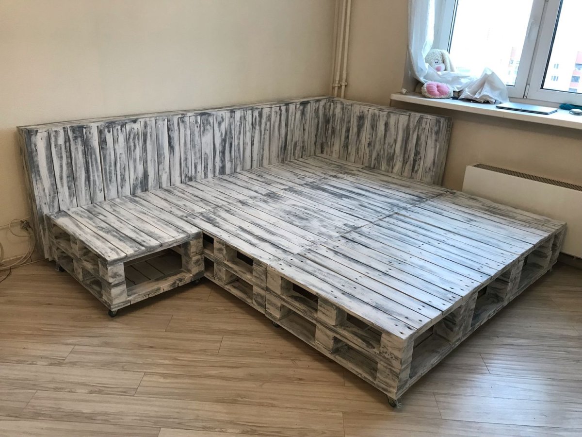 Кровать из поддонов