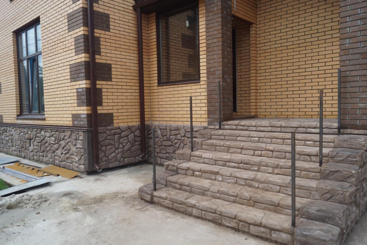 Цоколь и крыльцо