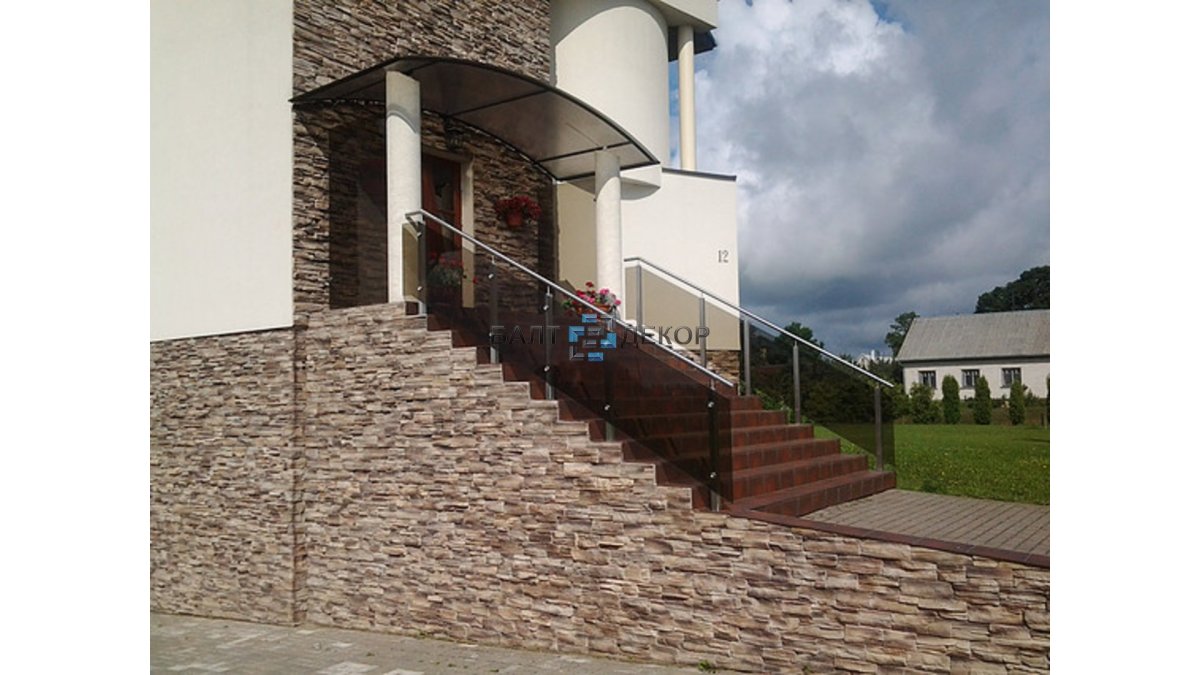 Отделка крыльца камнем