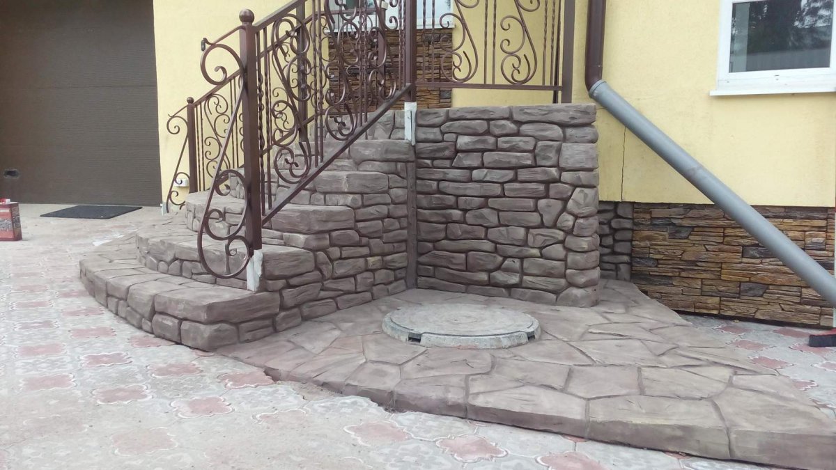 Ограждение террасы из камня