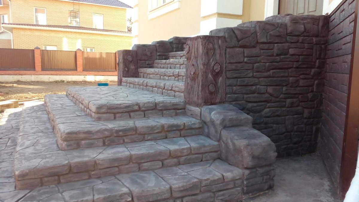 Отделка крыльца камнем