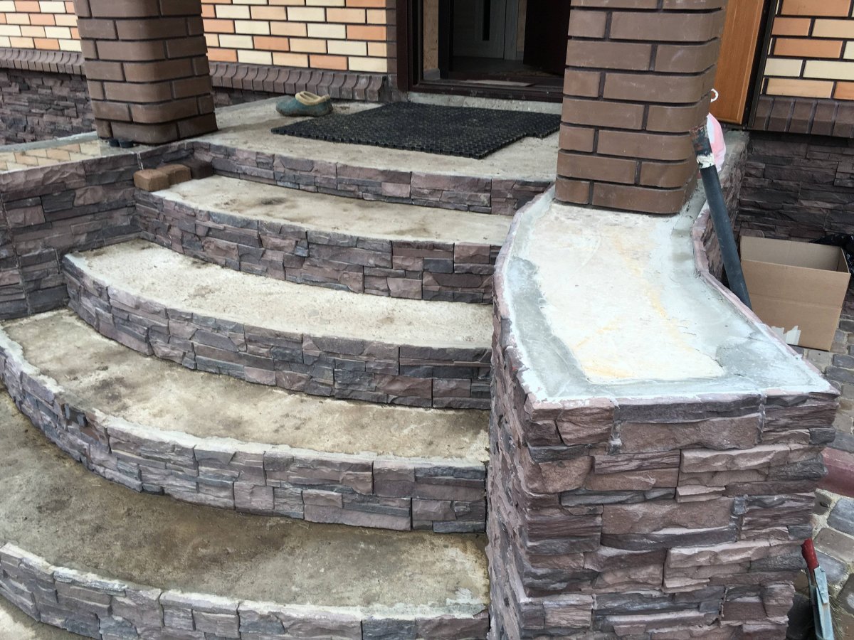 Облицовка ступеней натуральным камнем