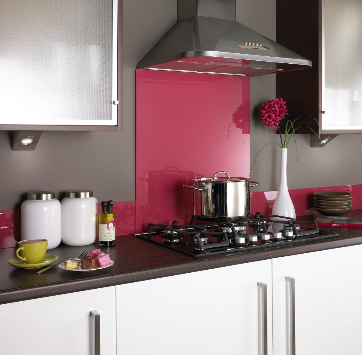 Фартук над плитой на кухне