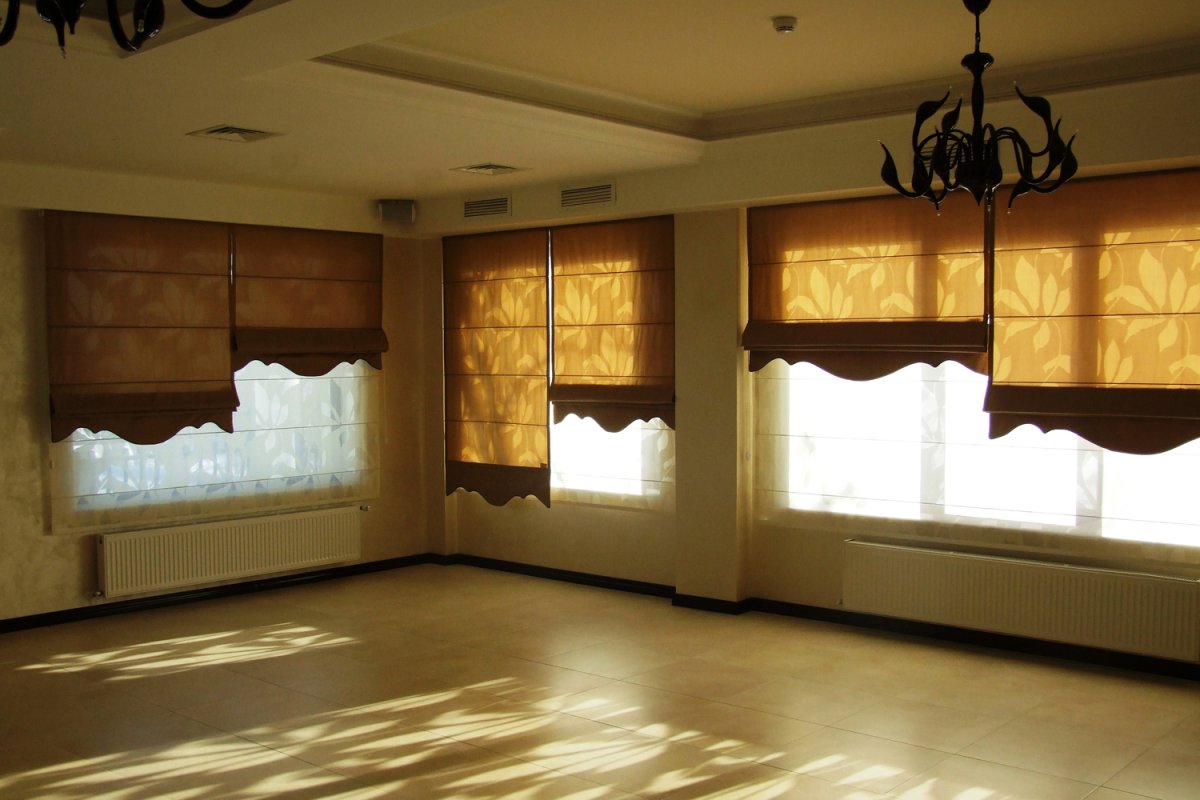 Римские шторы с бахромой