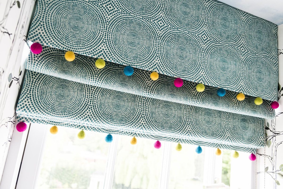 Римская штора с рюшами