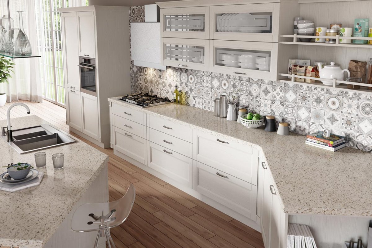 Белая кухня с серой столешницей