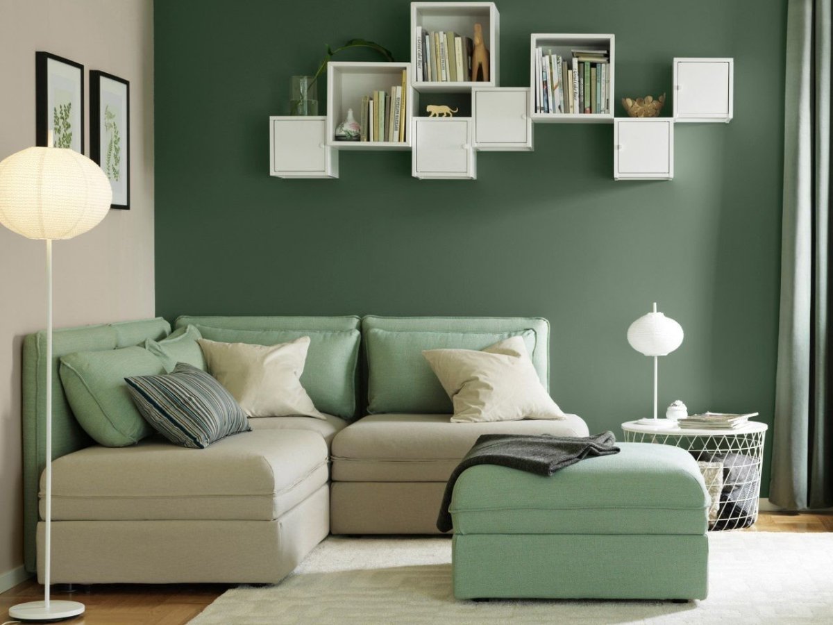 Фисташковые стены в гостиной
