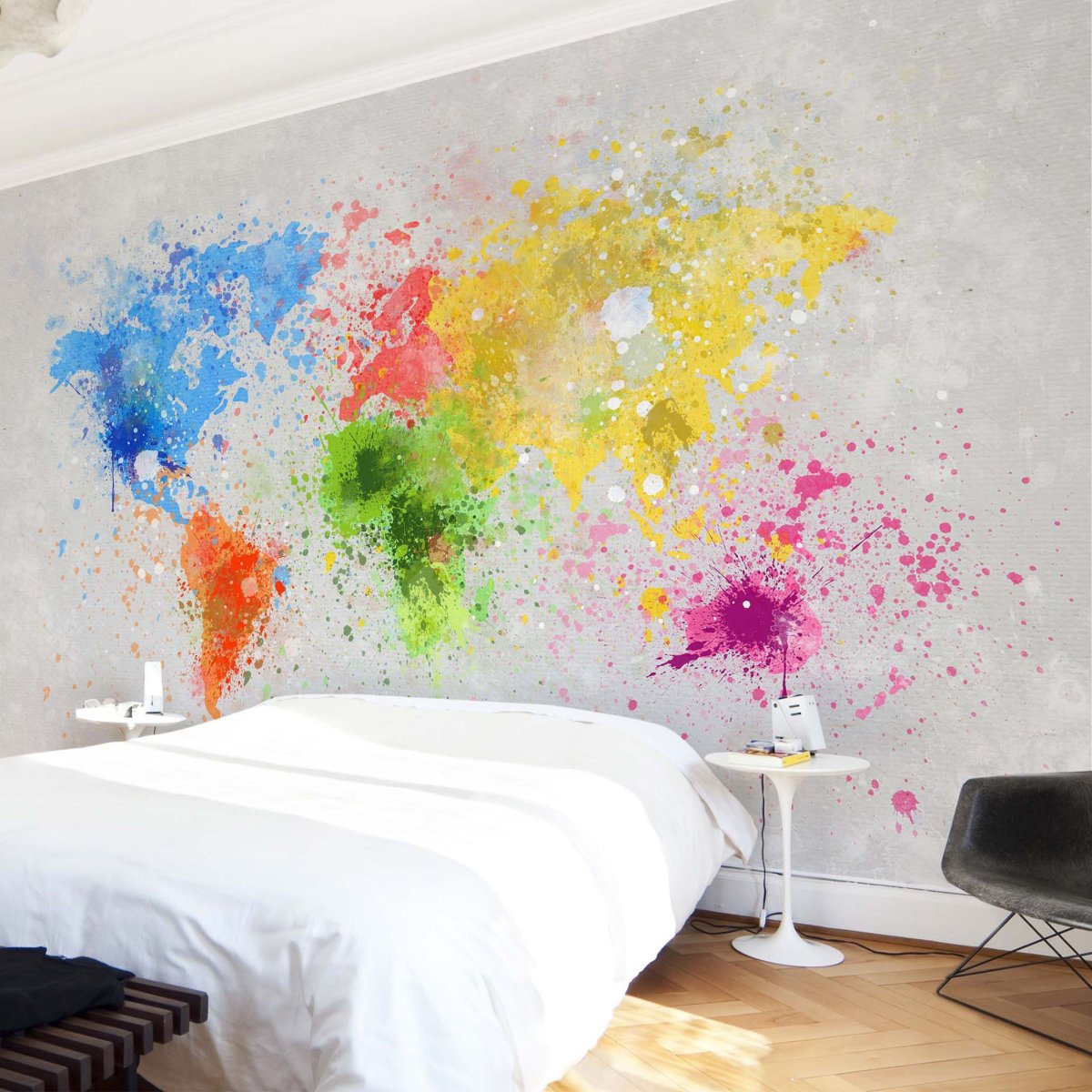 Брызги краски на стене