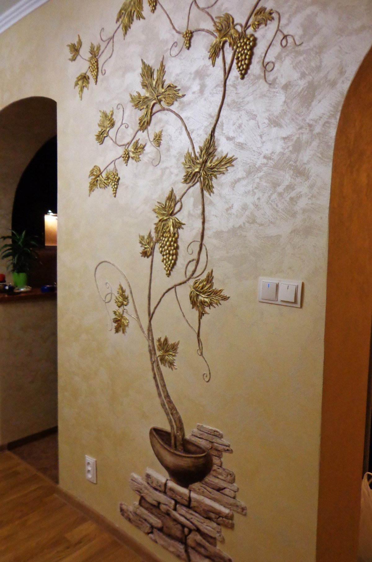 Барельеф лоза винограда