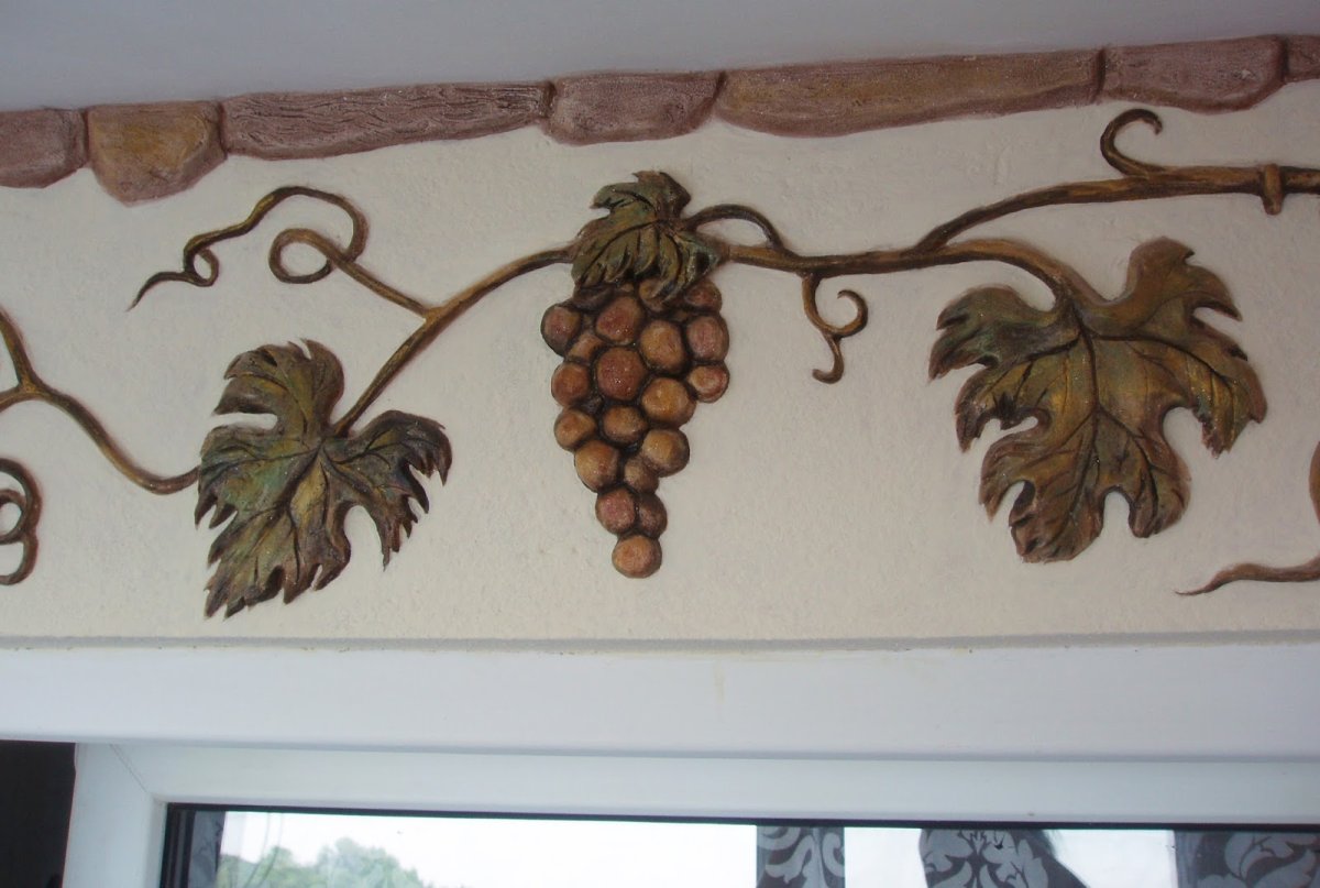 Виноградная лоза на стене