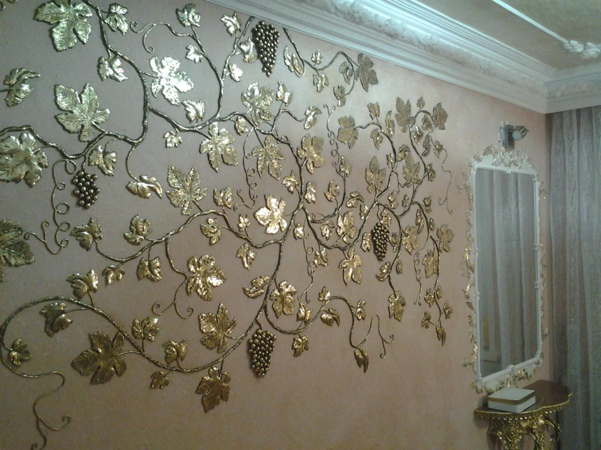 Лоза на стене