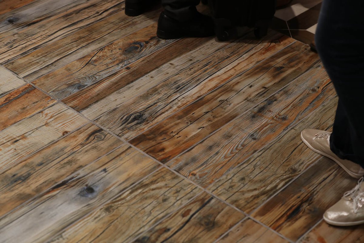 Плитка под старое дерево напольная