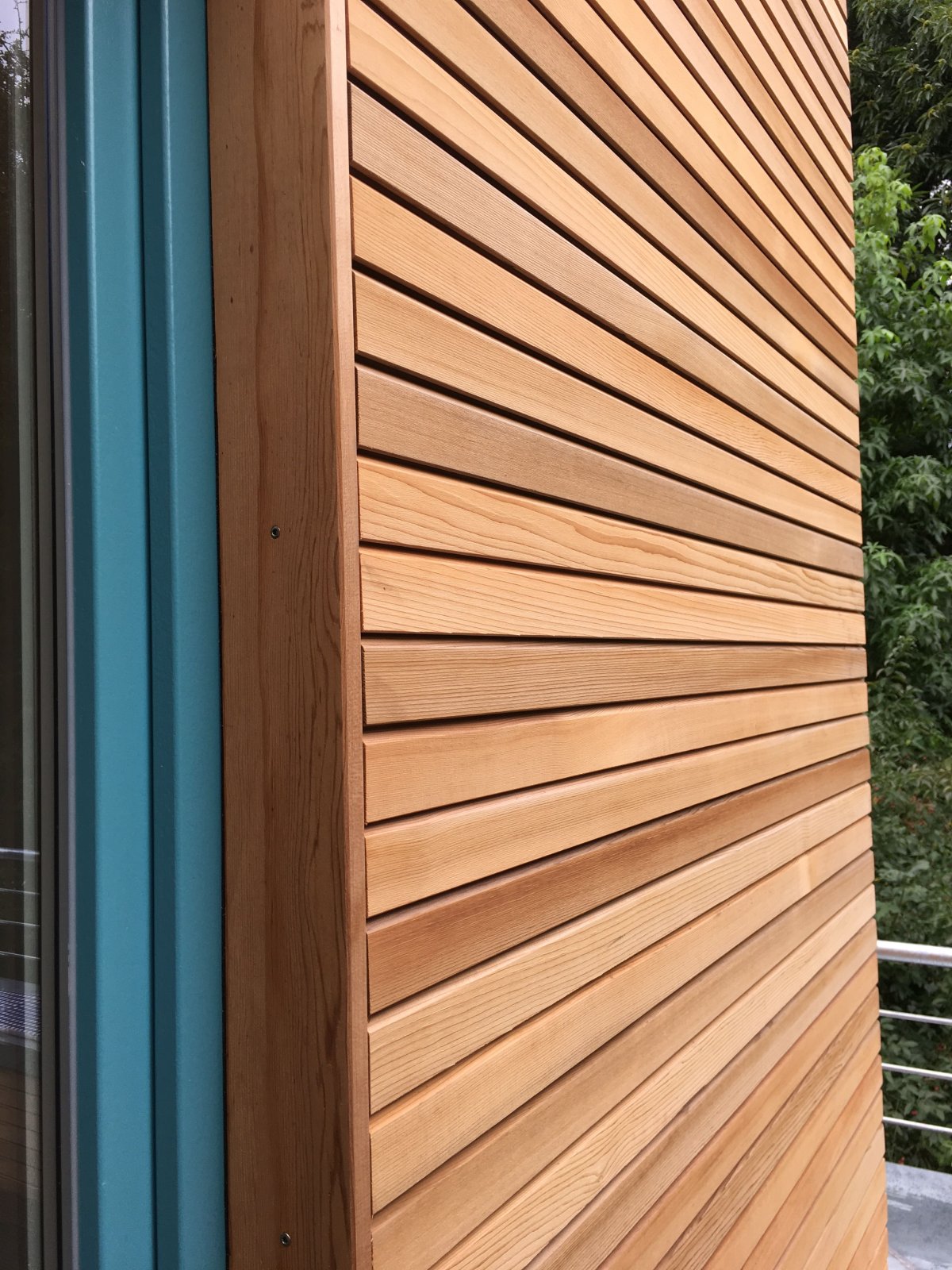 Отделка необрезной доской