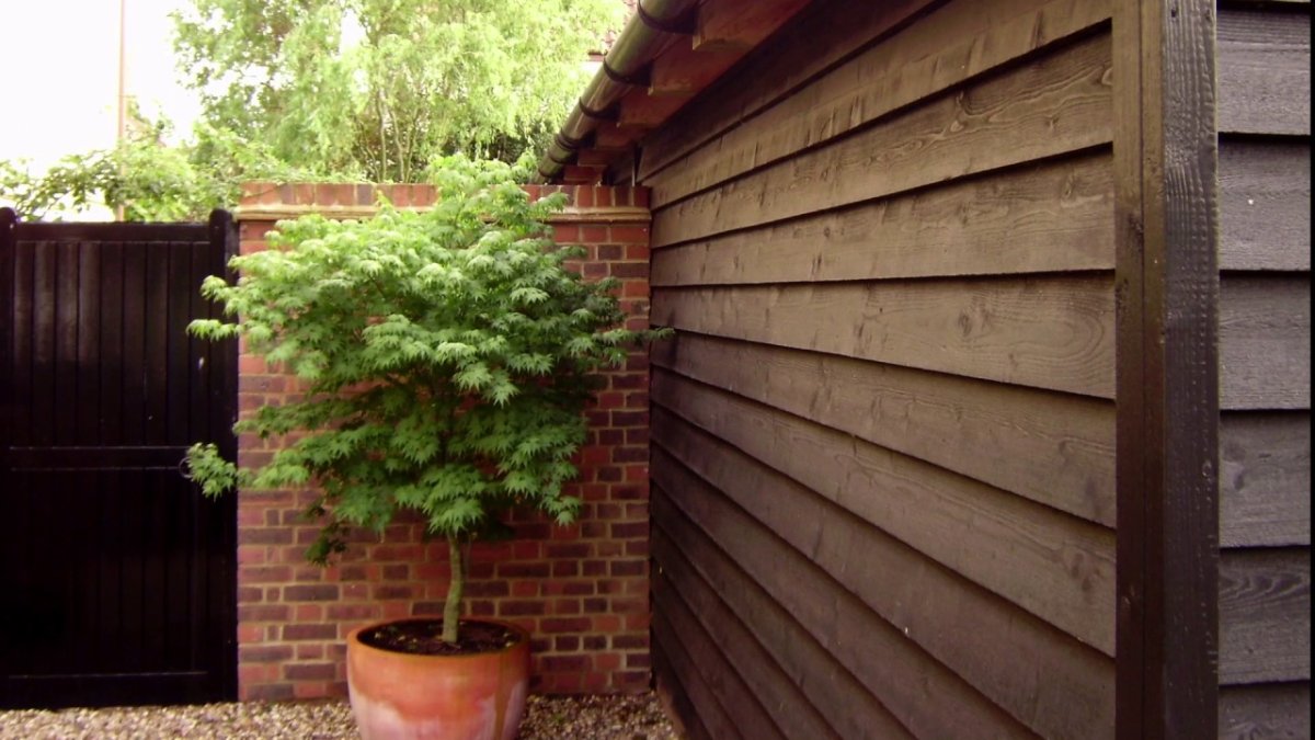 Отделка необрезной доской