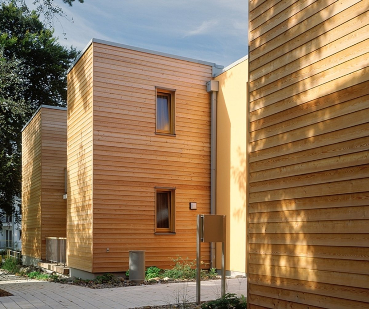 Вертикальная обшивка фасада