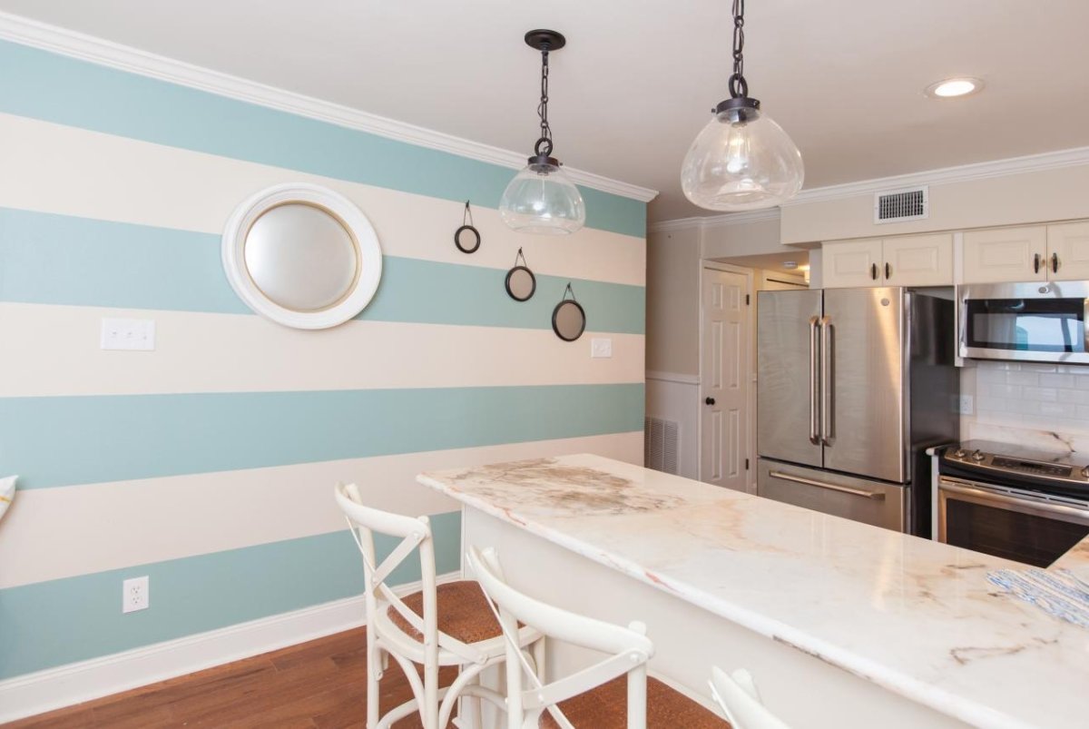 Серые стены на кухне