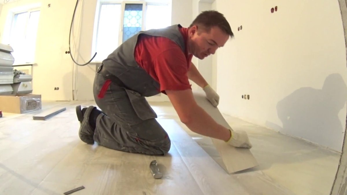 Укладка кварцвиниловой плитки на клей