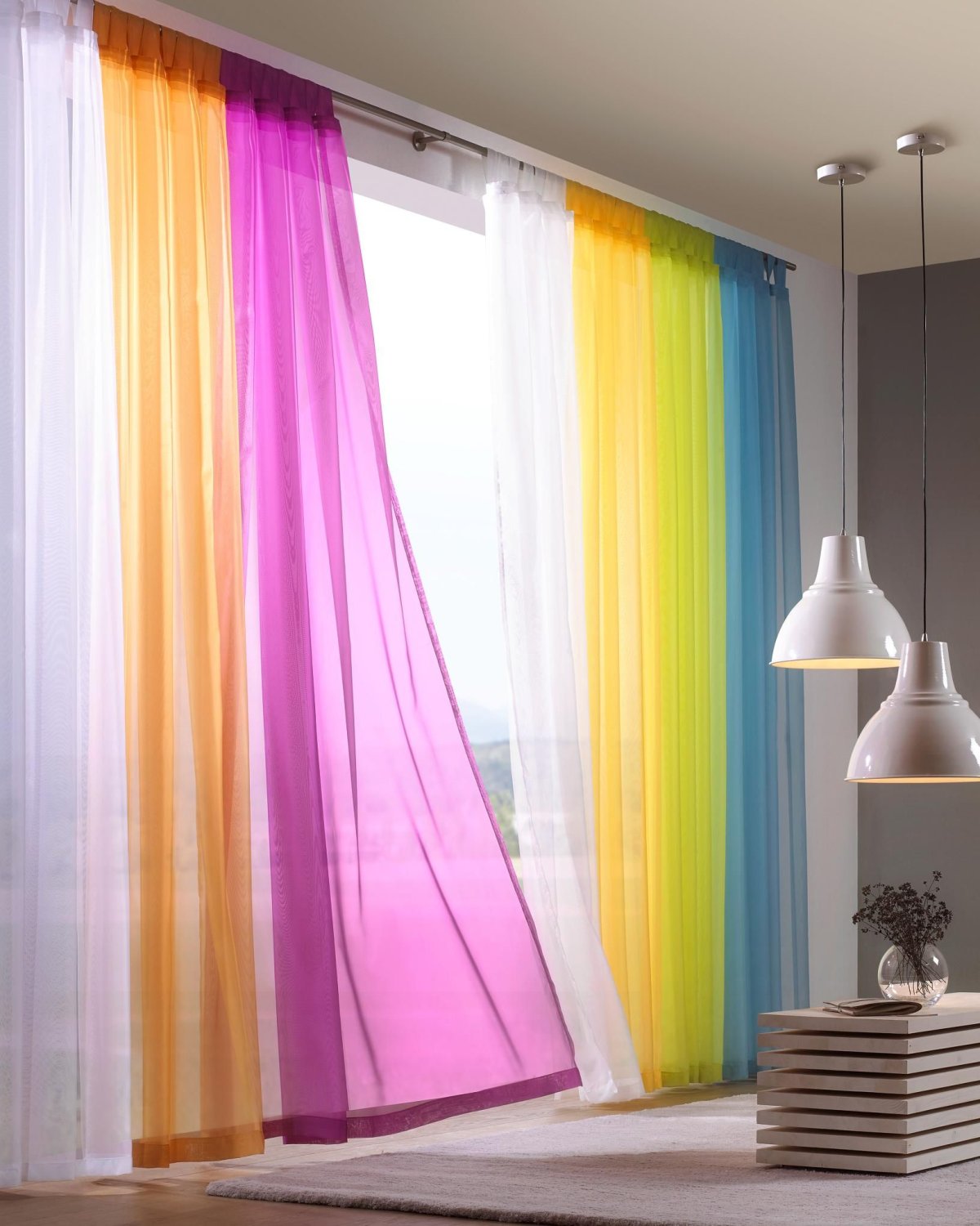 Разноцветные шторы в детскую