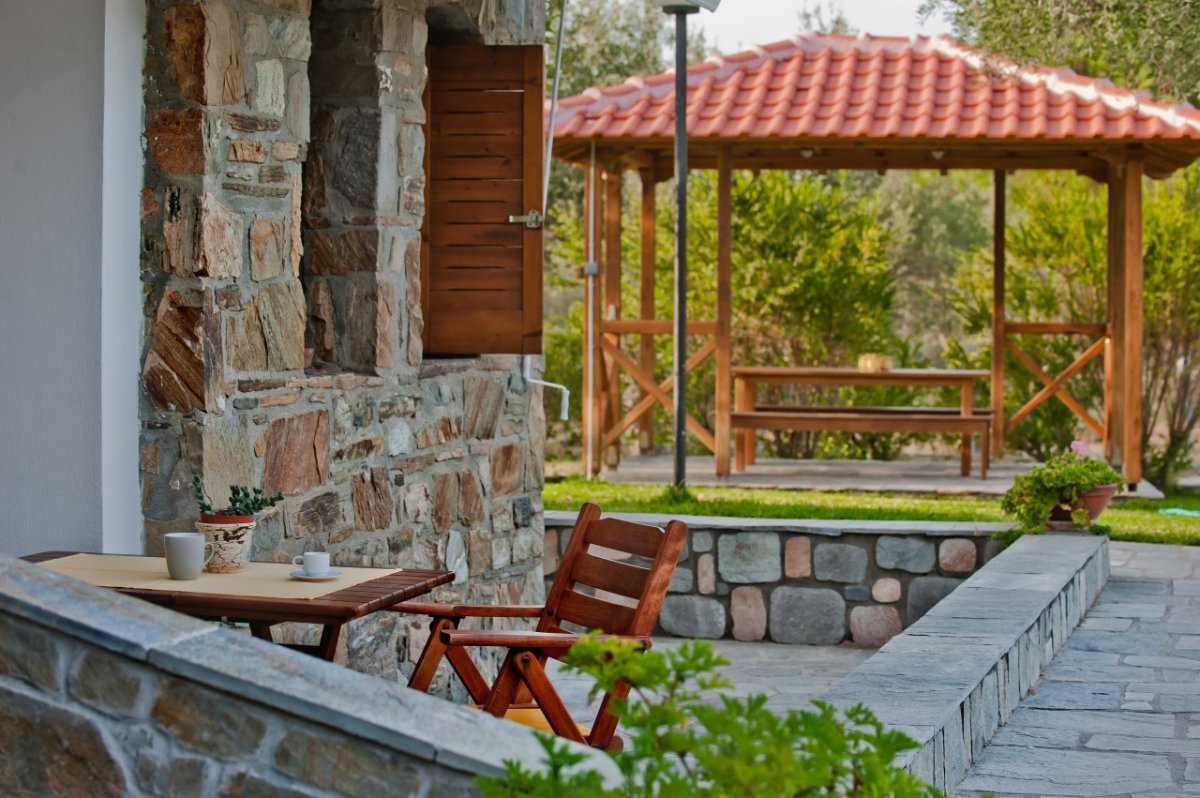 Стены в беседке