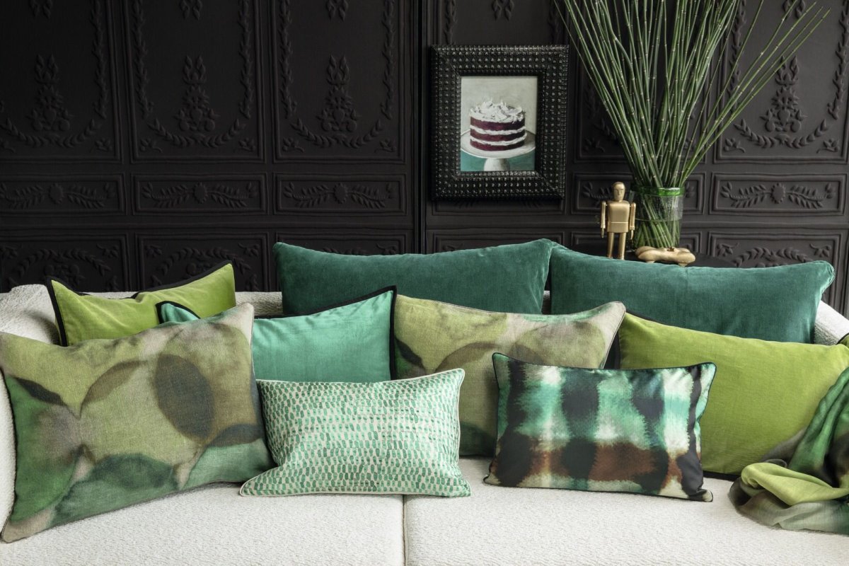 Зеленые подушки в интерьере