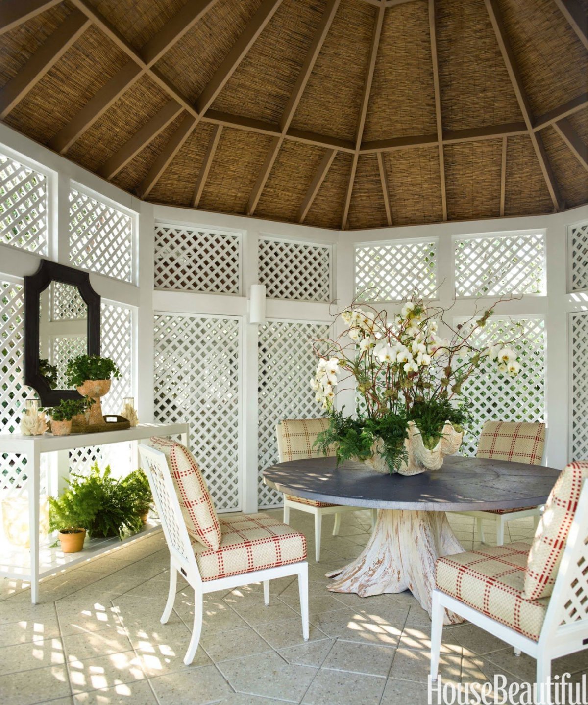 Интерьер беседки