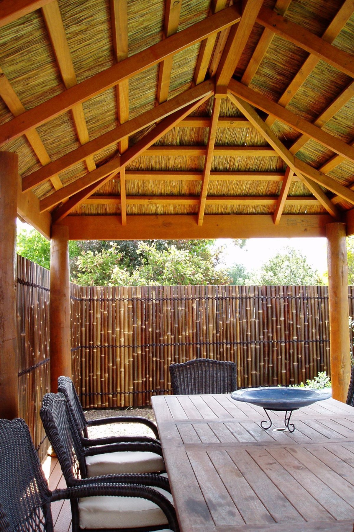 Отделка потолка в беседке