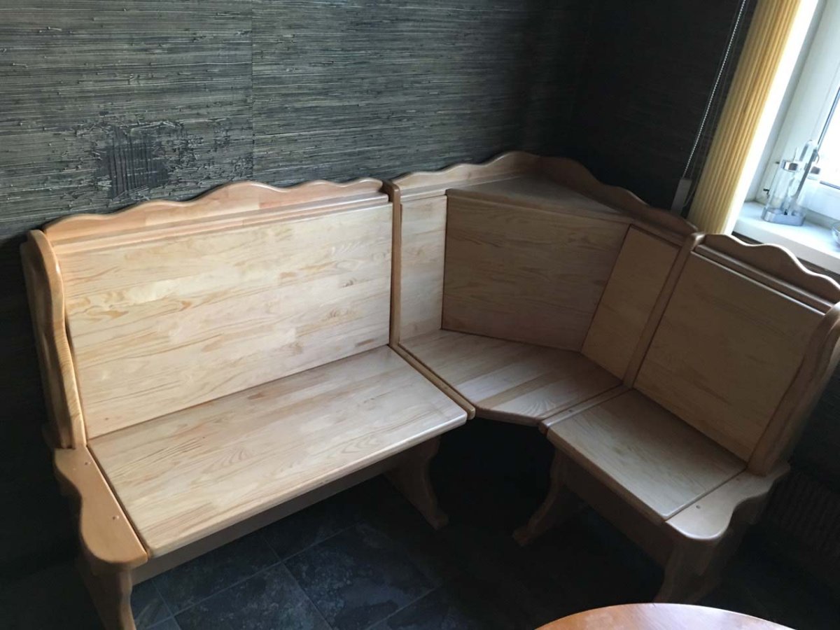 Деревянный уголок на кухню