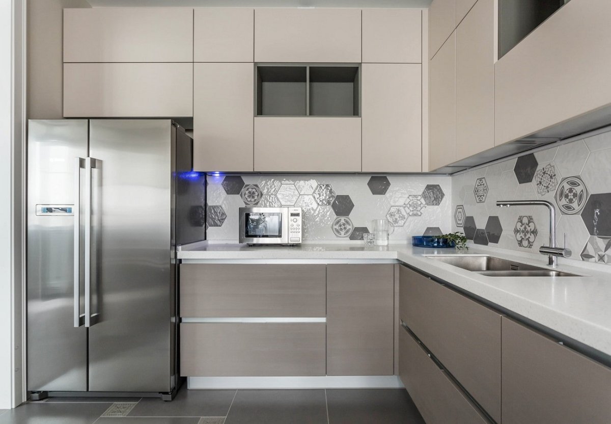 Кухня серая матовая современная угловая