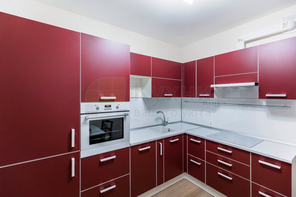 Черная матовая кухня