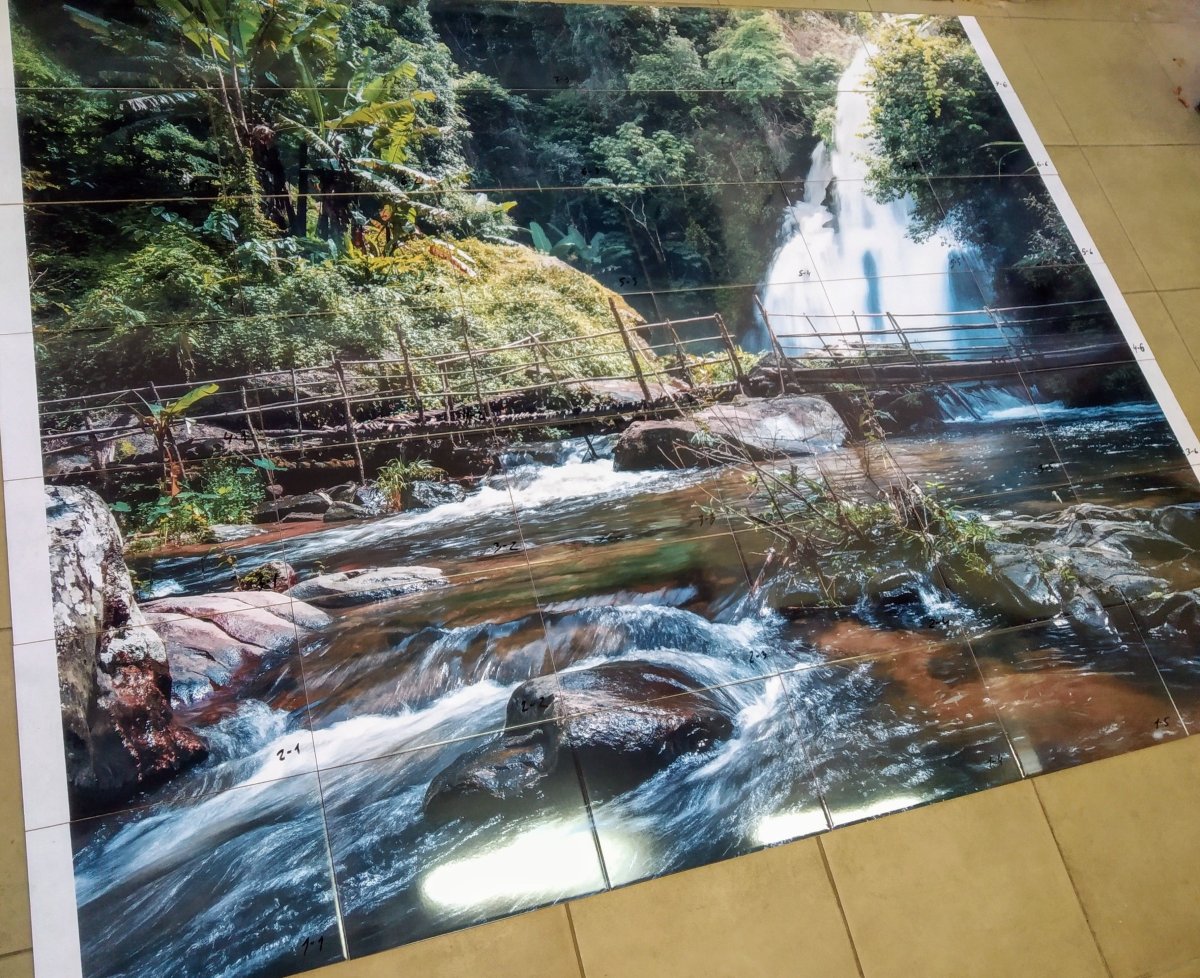 Настенный водопад по стеклу