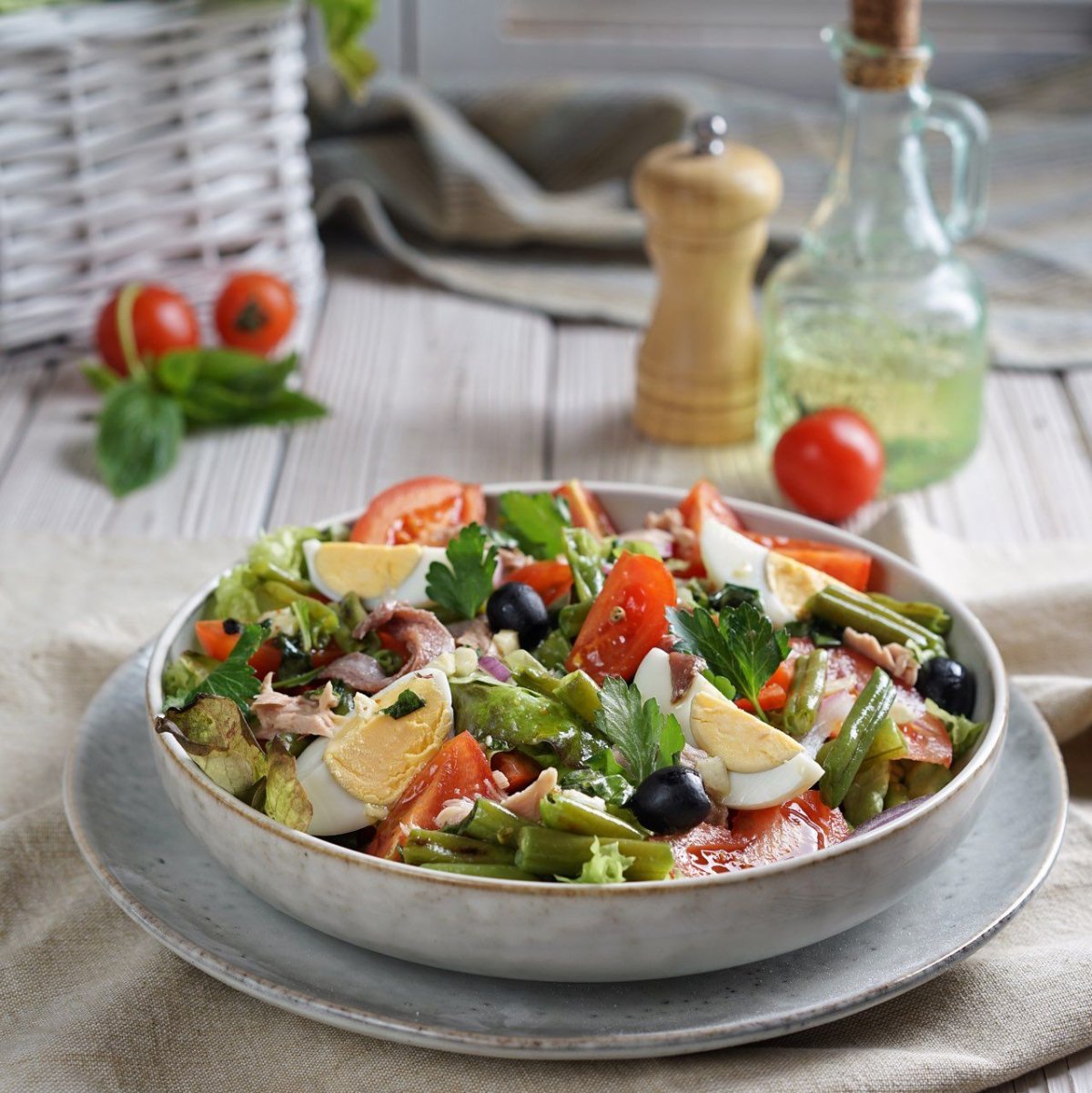 Цыпленок тушеный в вине Испания