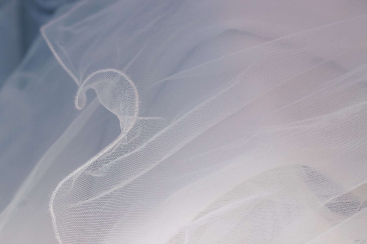 Прозрачная шелковая ткань