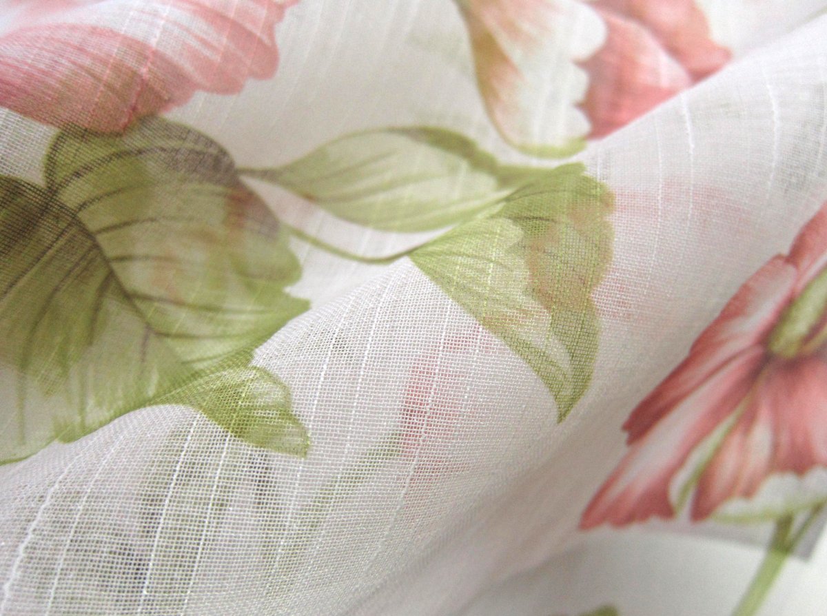 Белые шторы текстура