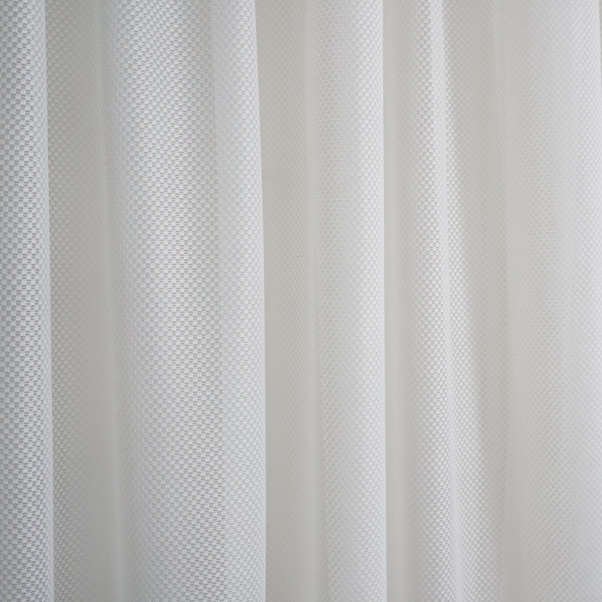 Складки на плотной ткани