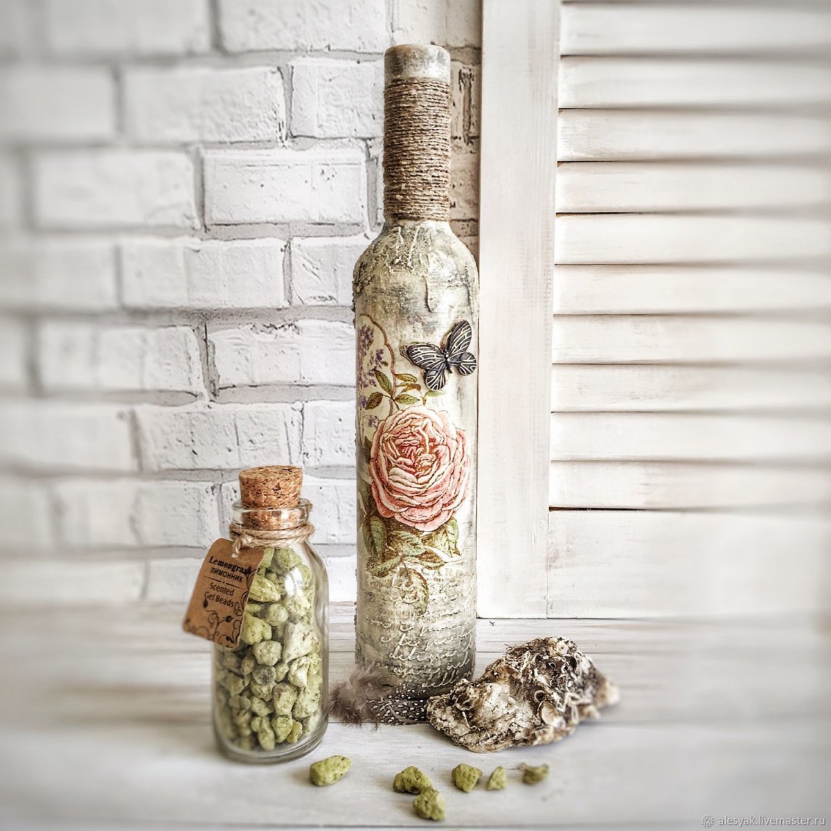 Декор розовой бутылки