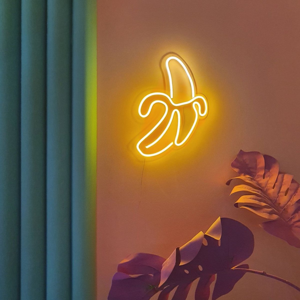 Комната с ультрафиолетовой подсветкой